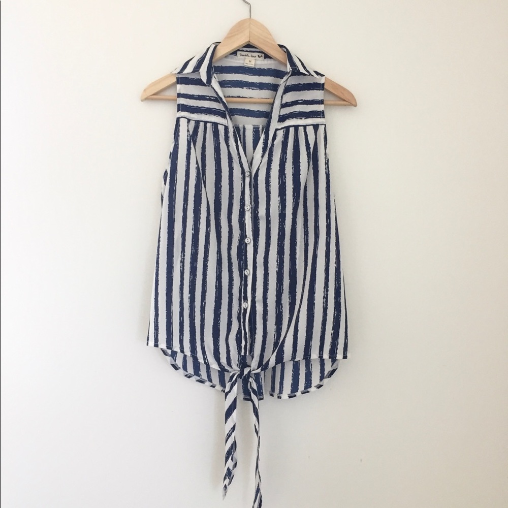 Sleeveless tie top